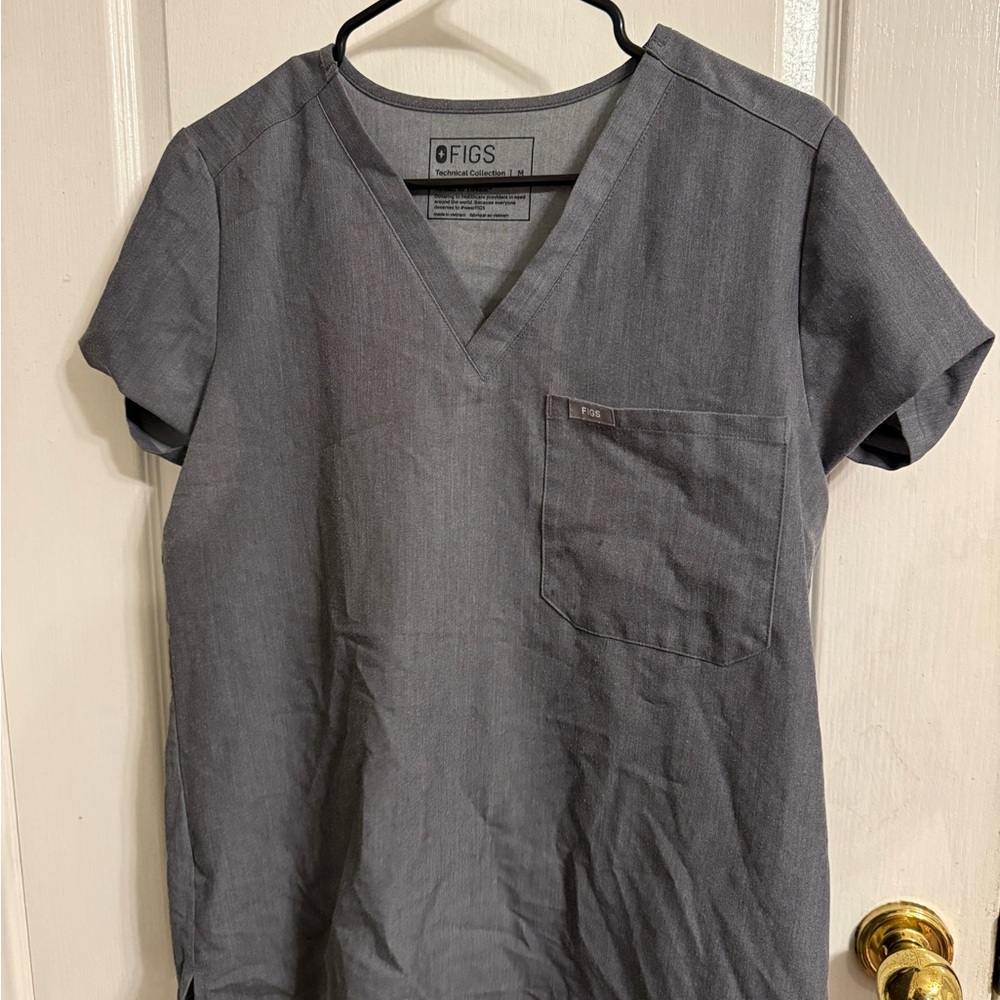 Figs Women’s Charcoal V-Neck Tee